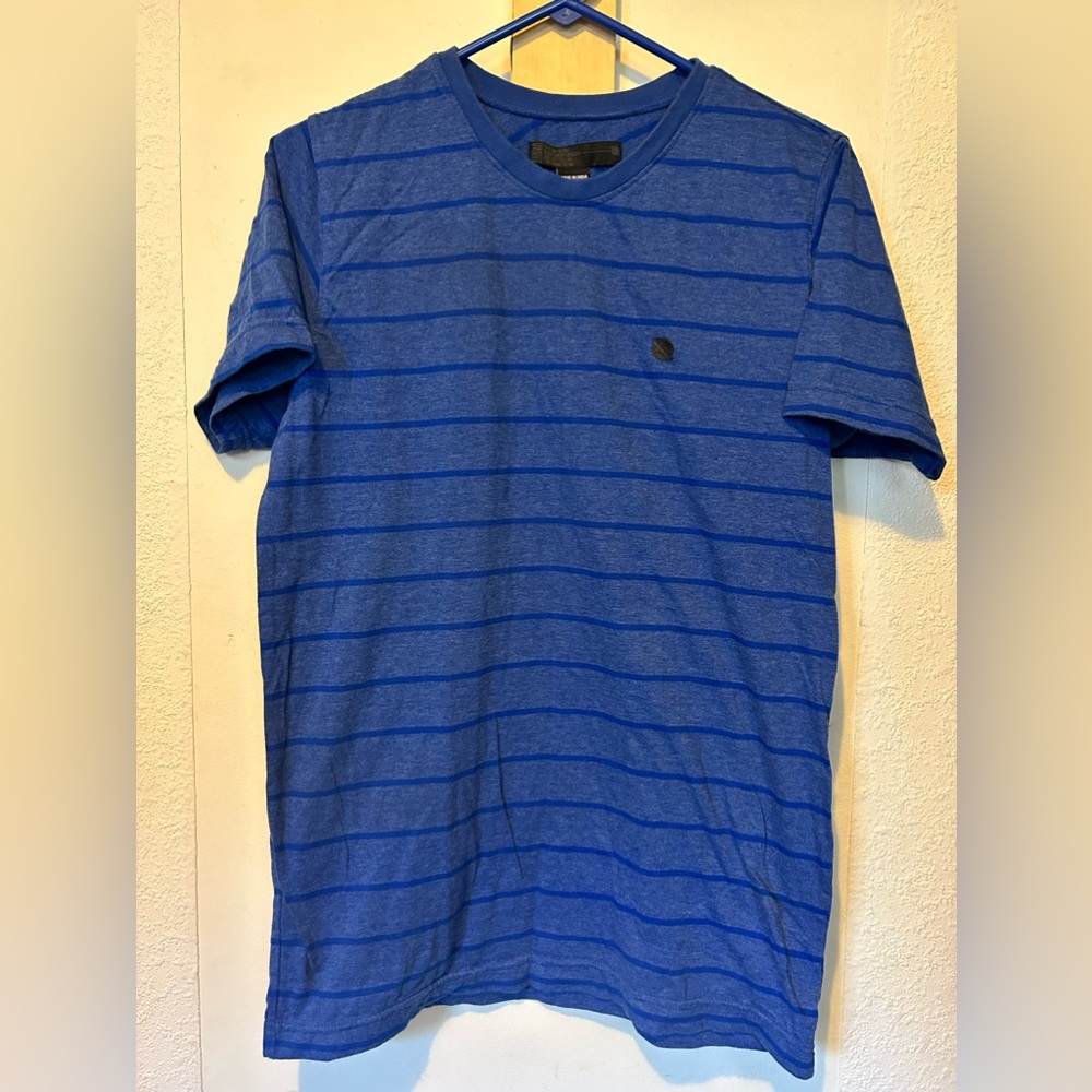 Men’s tee size medium